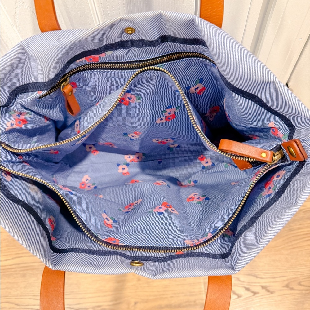 Cath Kidston Light Blue Canvas Tote with Tan Leather Handles - Picture 4 of 7